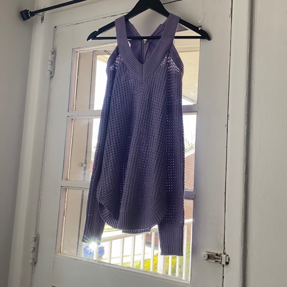 Purple long sleeve shoulder drop and back zipper pull blouse!